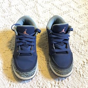 Jordan Retro 3 Shoe’s Youth Size 2Y
